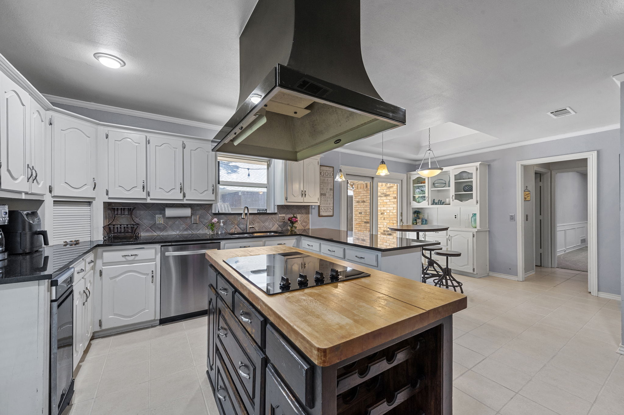 Kitchen Corner By Range