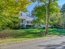 4 Robinhood Rd, Cape Elizabeth, ME 04107, USA Photo 2