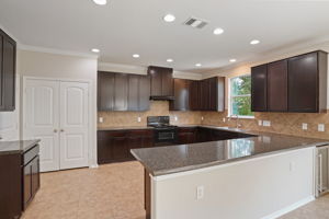 609 Springbrook Rd, Pflugerville, TX 78660, USA Photo 11