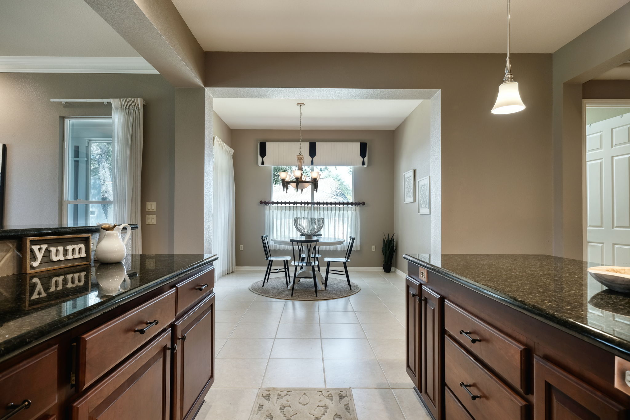 Kitchen/Breakfast Area