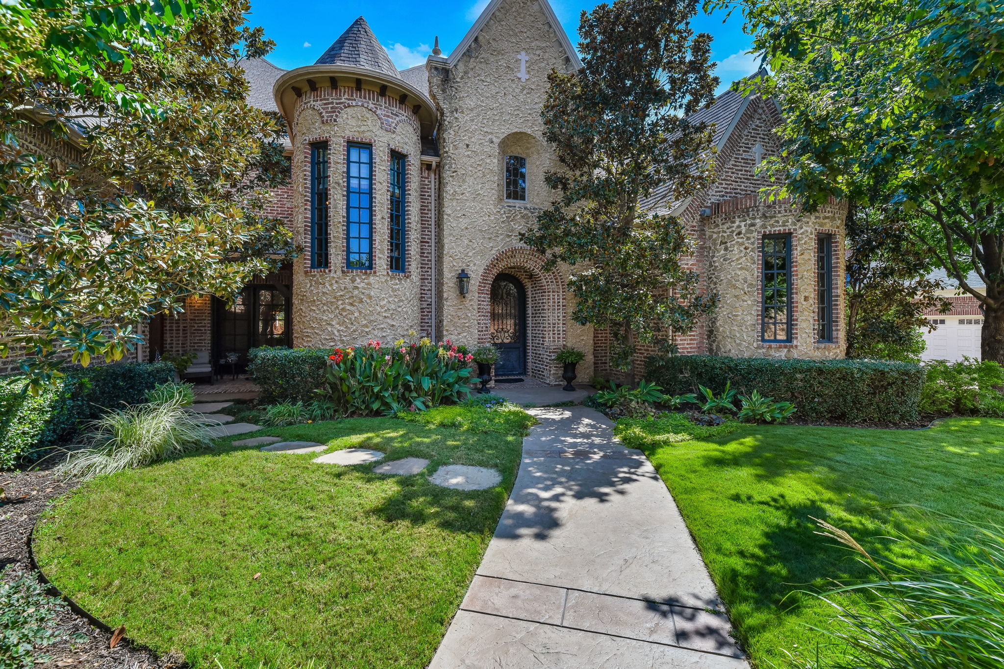 012-Front Exterior-FULL