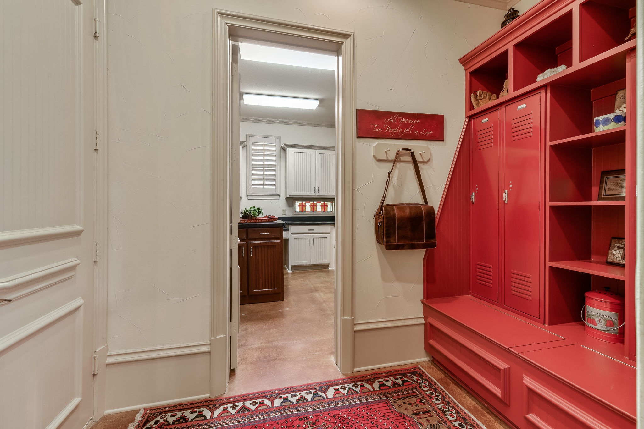 031-Coat Room-FULL