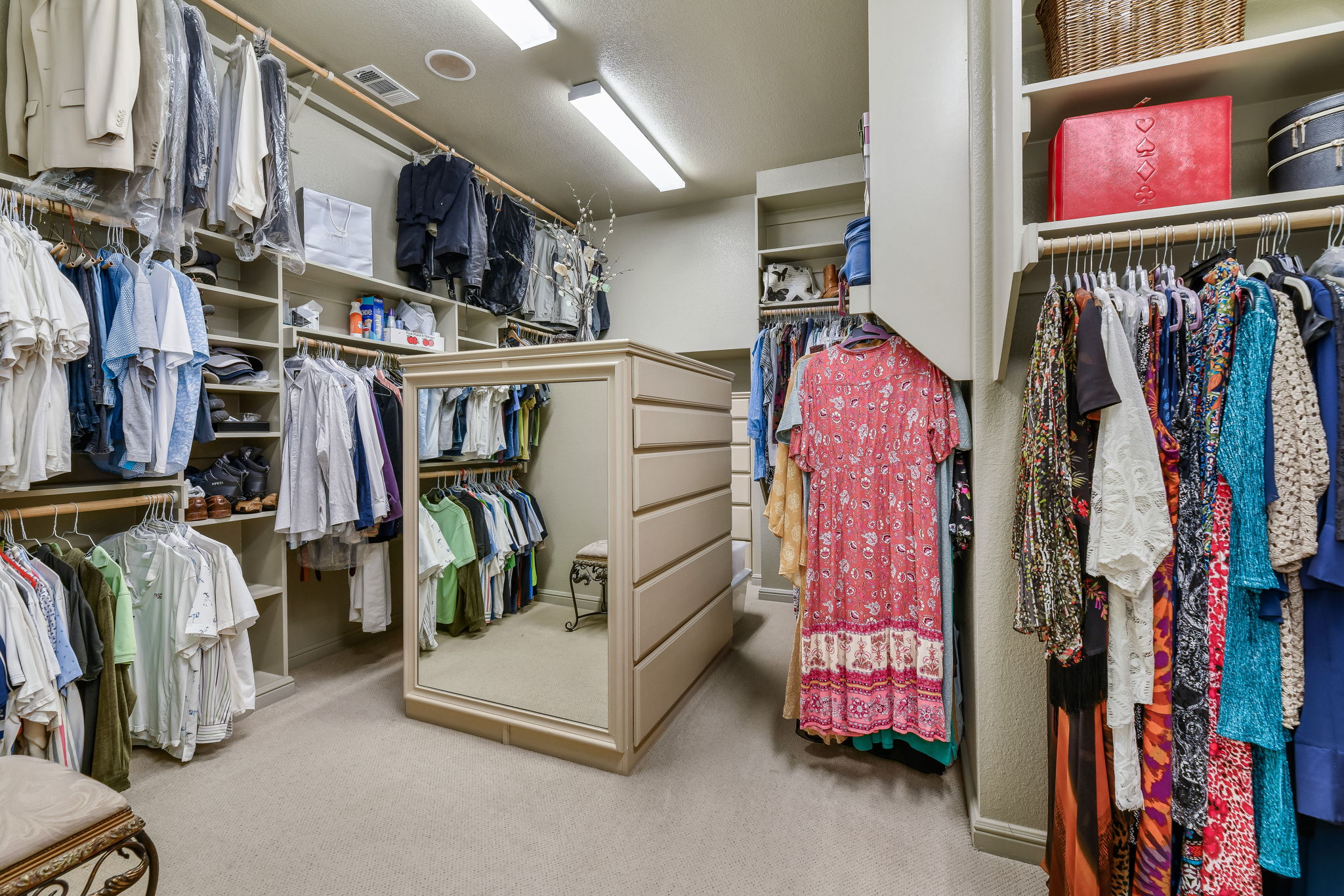 039-Closet-FULL