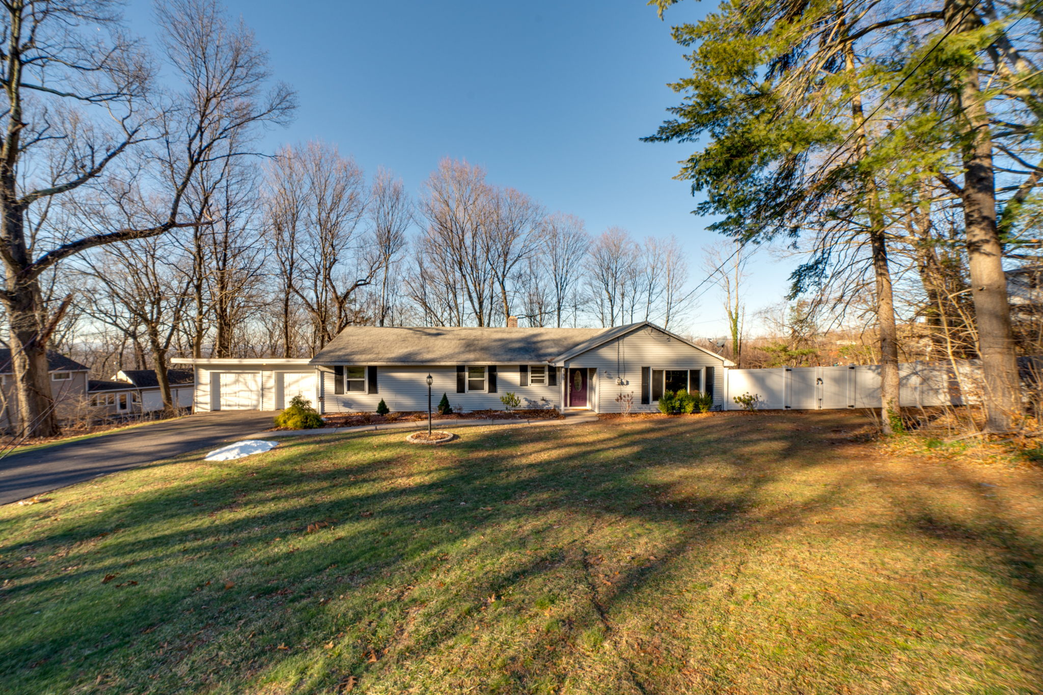 195 Cedarwood Ln, Newington, CT 06111, US Photo 40