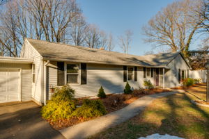 195 Cedarwood Ln, Newington, CT 06111, US Photo 2