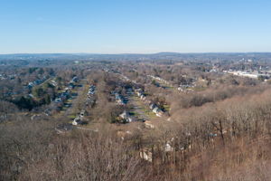 195 Cedarwood Ln, Newington, CT 06111, US Photo 7