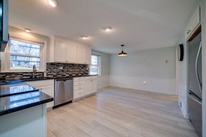 195 Cedarwood Ln, Newington, CT 06111, US Photo 20