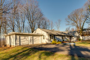 195 Cedarwood Ln, Newington, CT 06111, US Photo 1