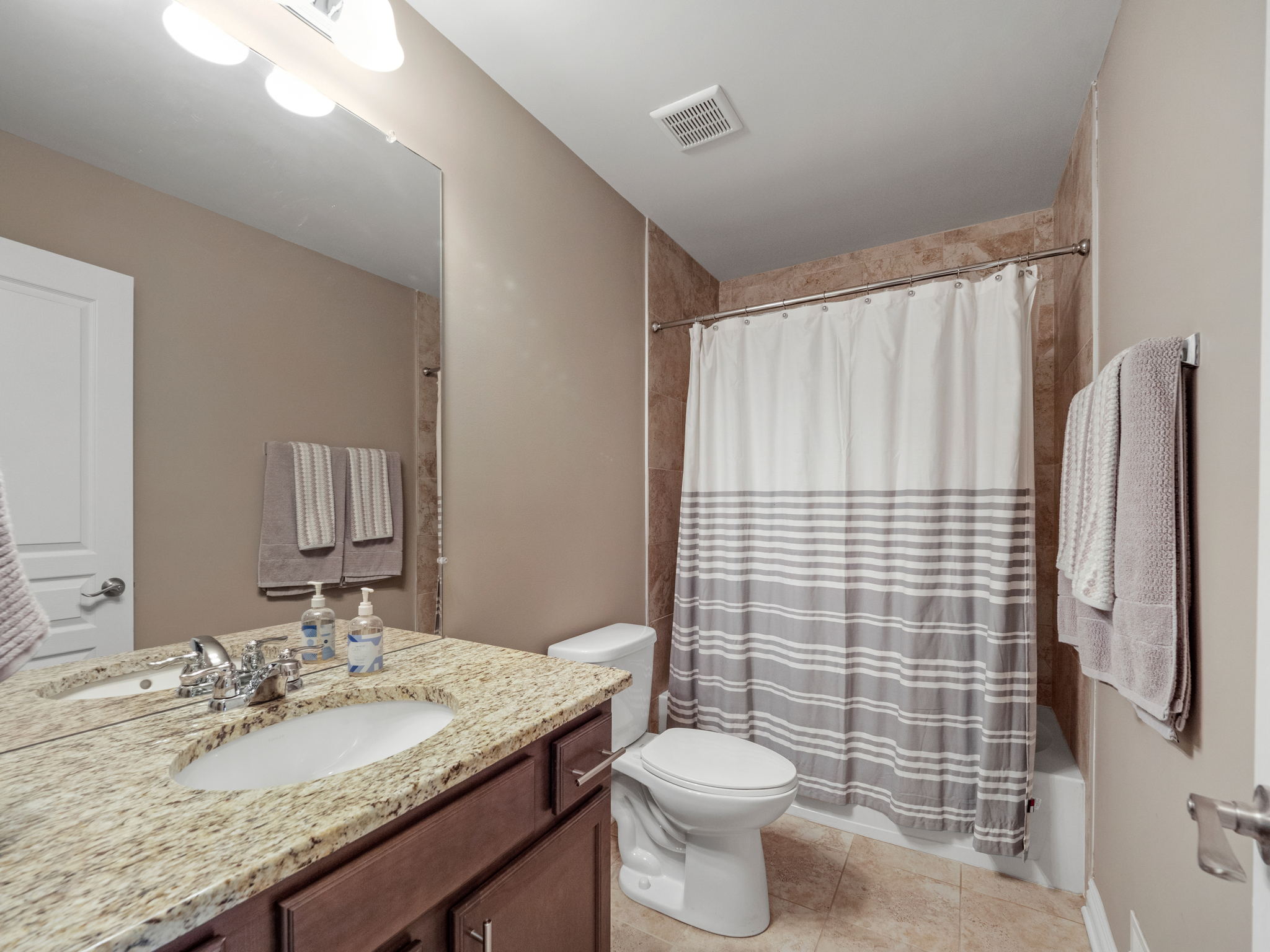 2665 Helmsdale Cir, Rochester Hills, MI 48307, USA Photo 32