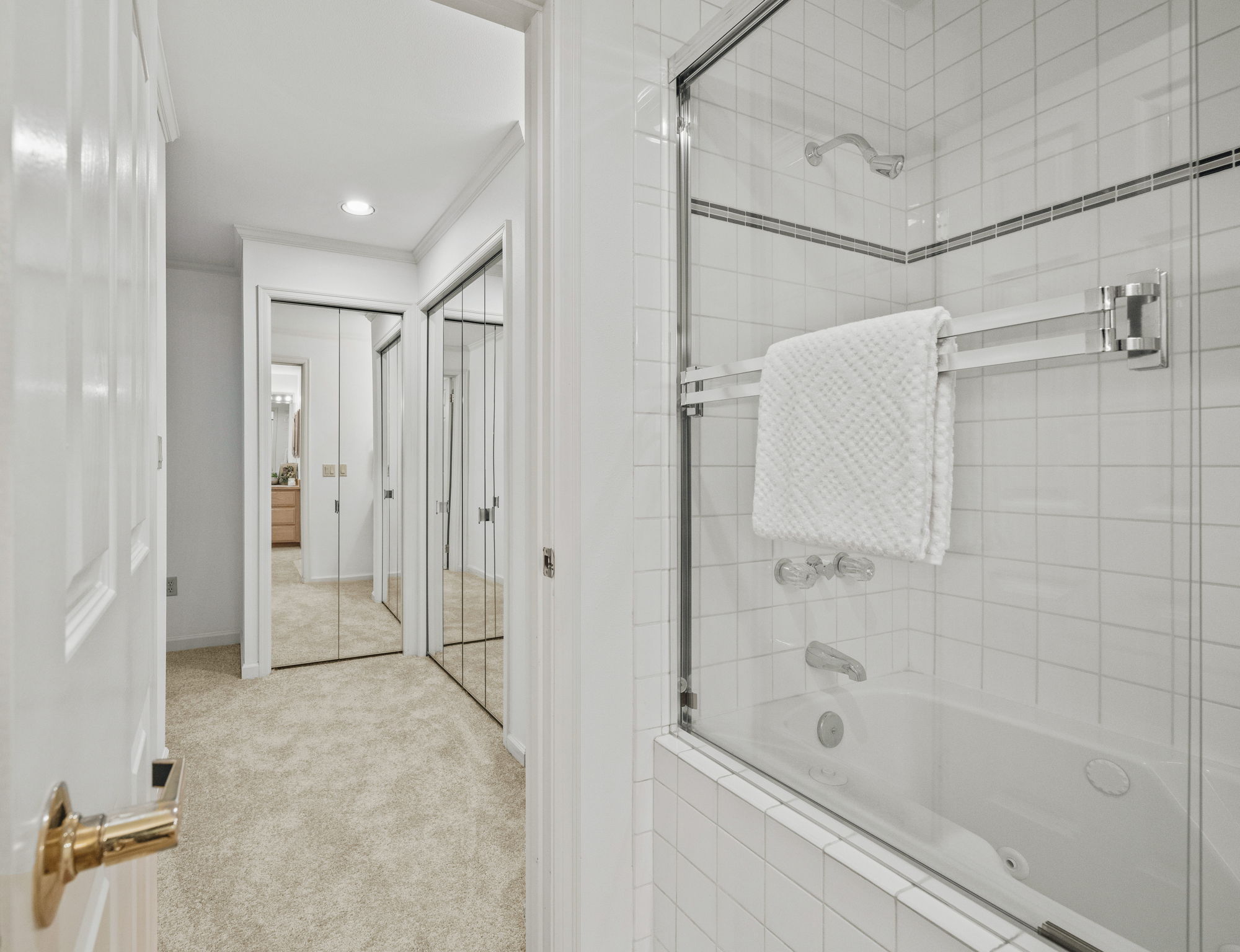 2911 Ne 68Th St 23 - y64m4v2