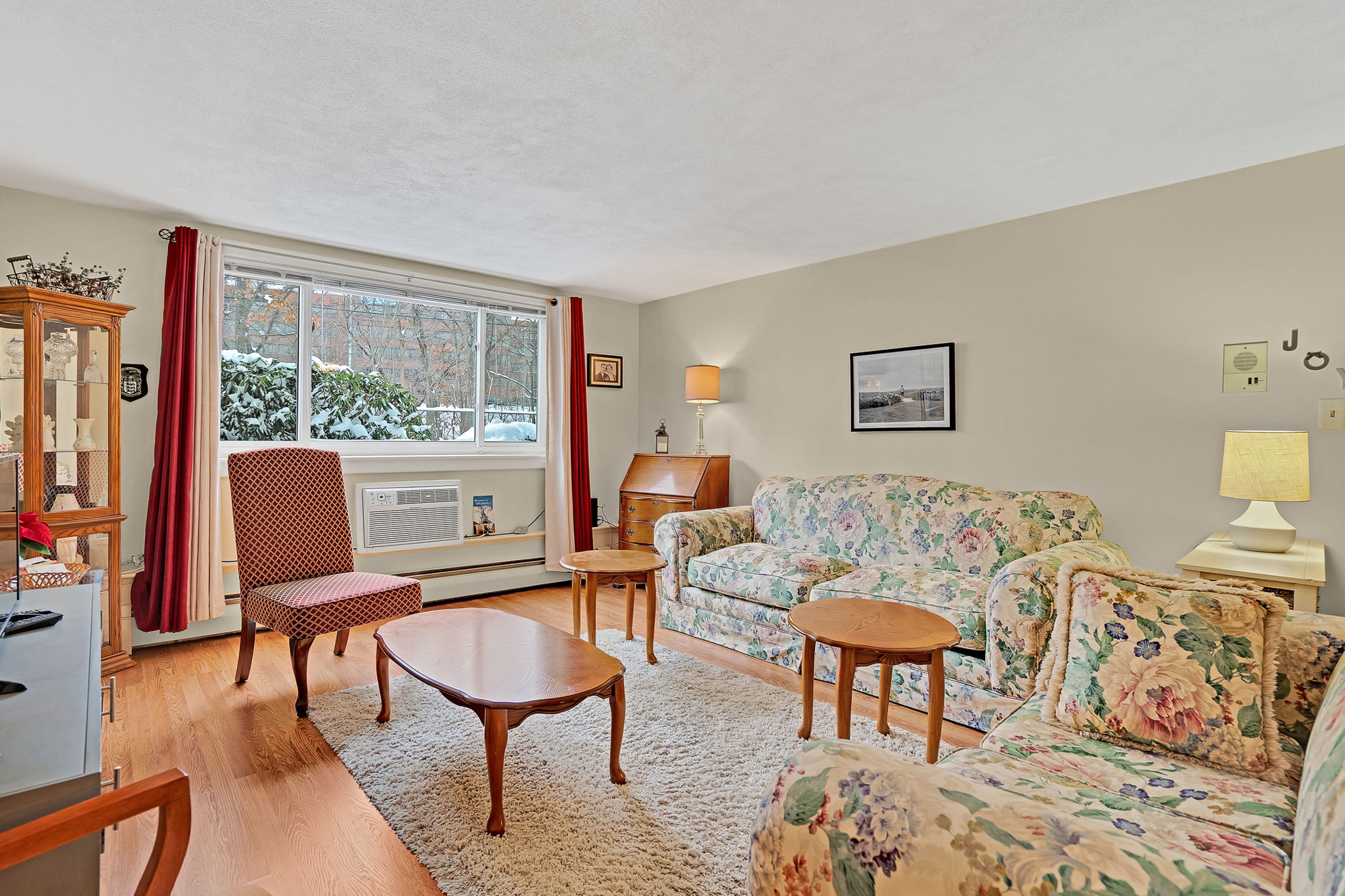 4 Albert Dr, Woburn, MA 01801 Luxe Life Productions