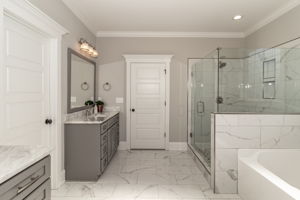 Owner's En-Suite Bath