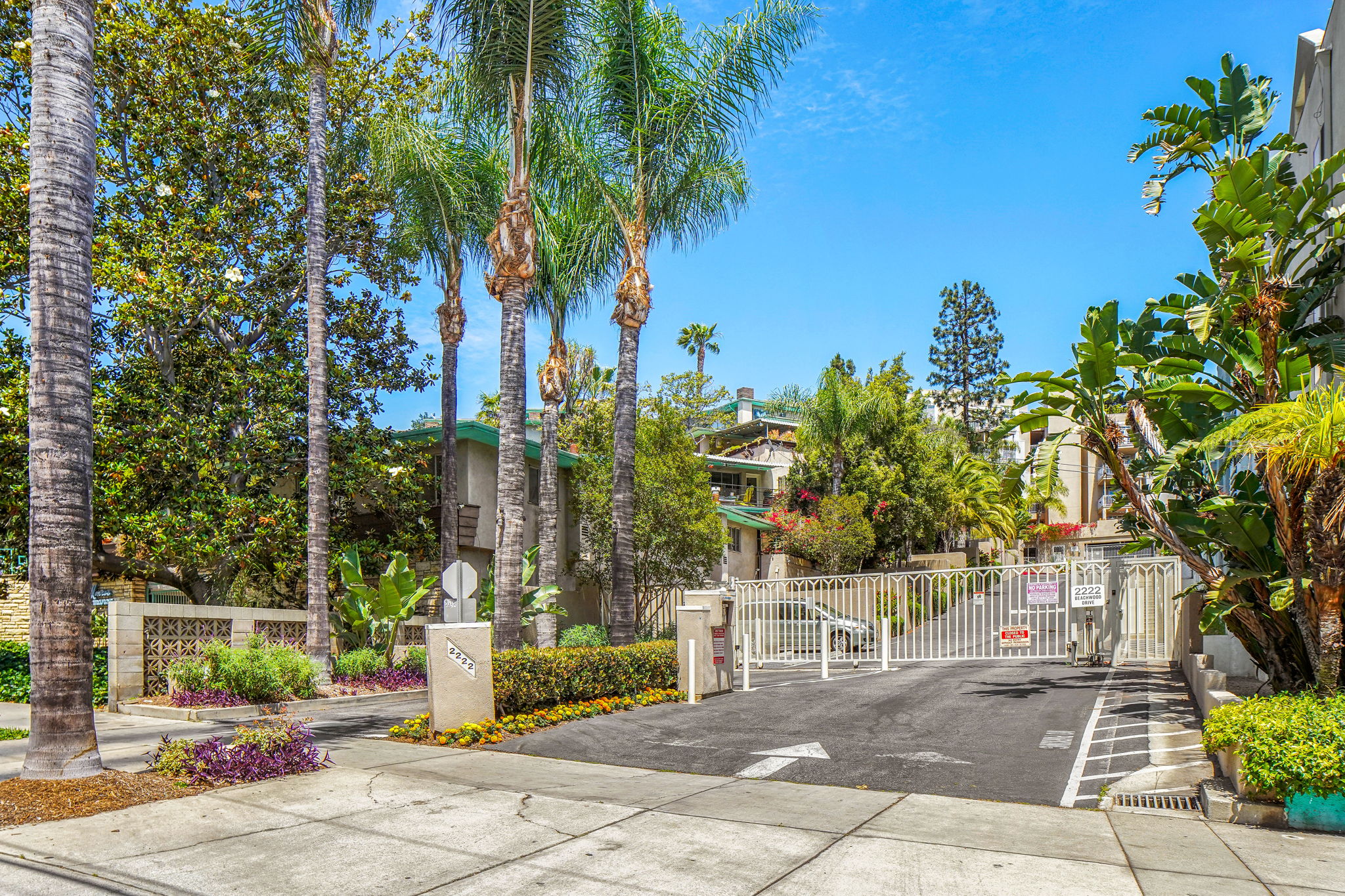 2222 N Beachwood Dr, Los Angeles