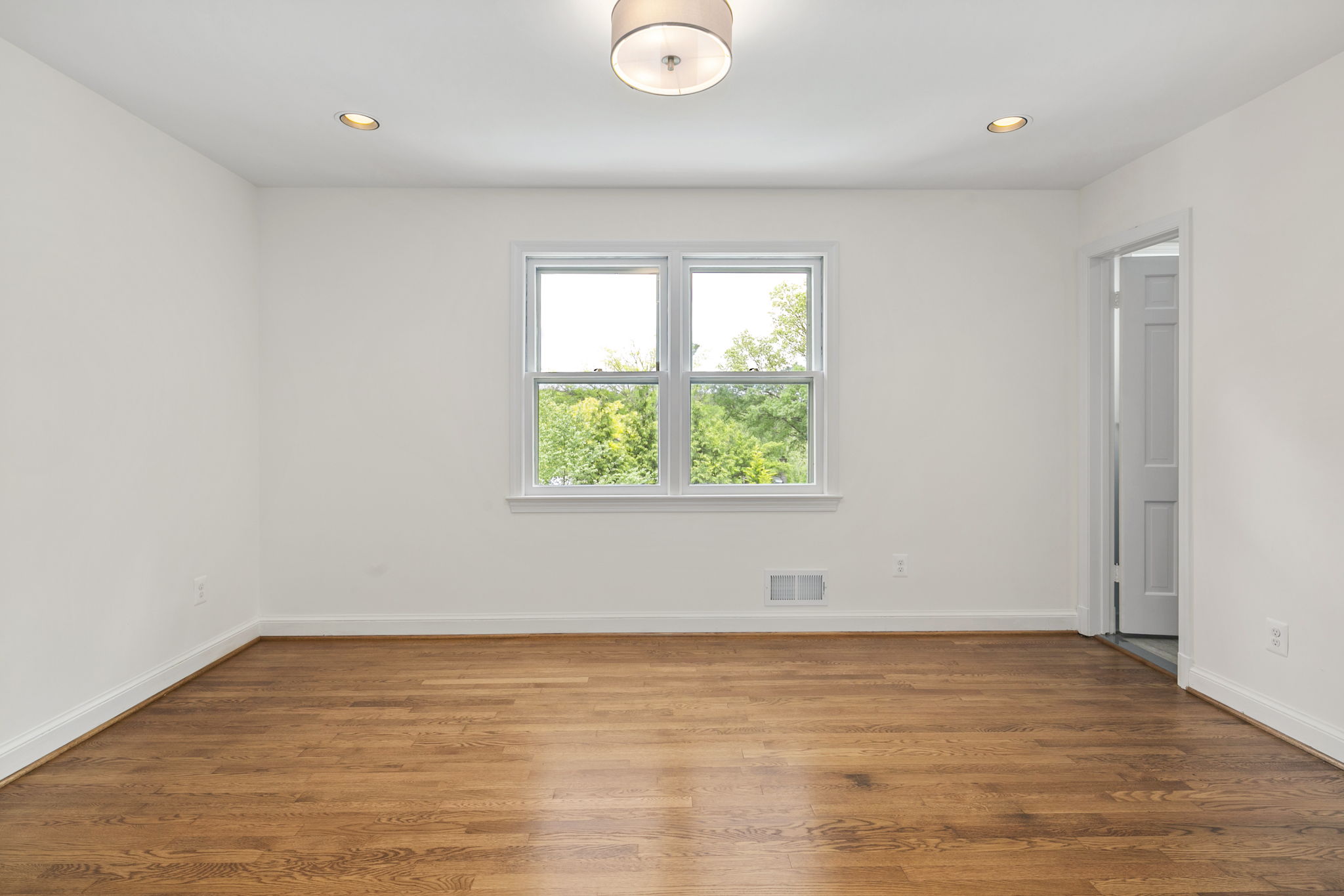 3217 Farmington Dr, Chevy Chase, MD 20815, US Photo 33