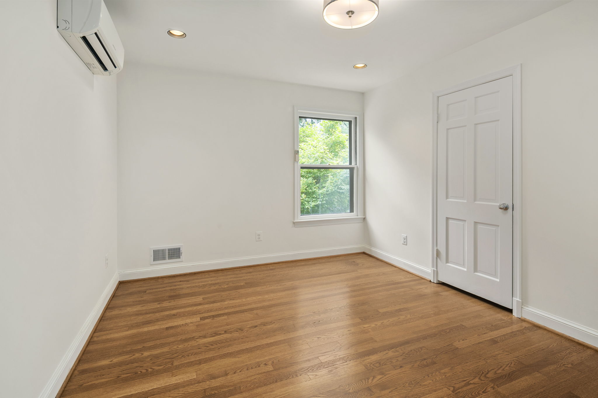 3217 Farmington Dr, Chevy Chase, MD 20815, US Photo 32