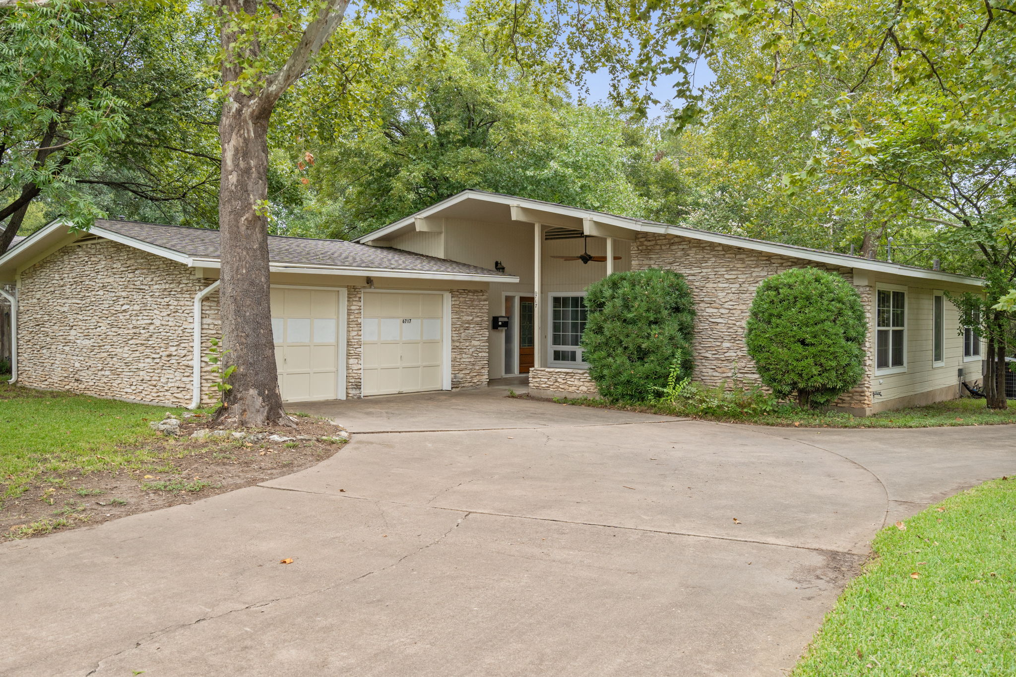 6717 Shoal Creek Blvd, Austin, TX 78757 DM Real Estate Photography