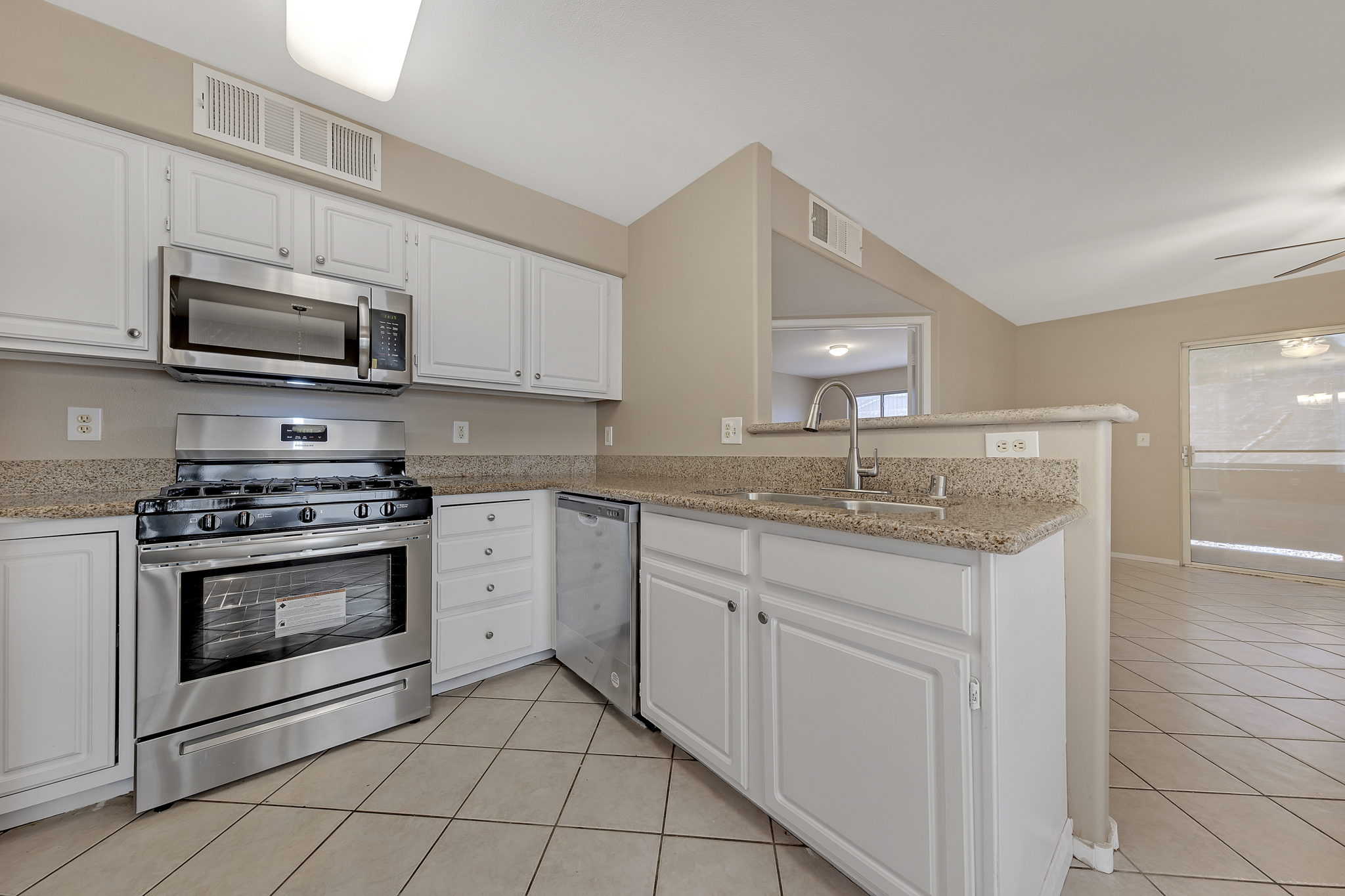 5710 E Tropicana Ave, Las Vegas, NV 89122, USA Photo 18