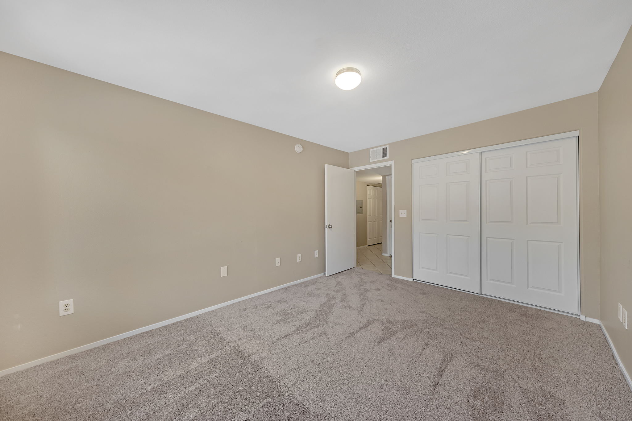 5710 E Tropicana Ave, Las Vegas, NV 89122, USA Photo 25