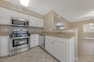 5710 E Tropicana Ave, Las Vegas, NV 89122, USA Photo 17