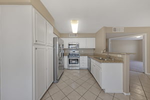 5710 E Tropicana Ave, Las Vegas, NV 89122, USA Photo 14