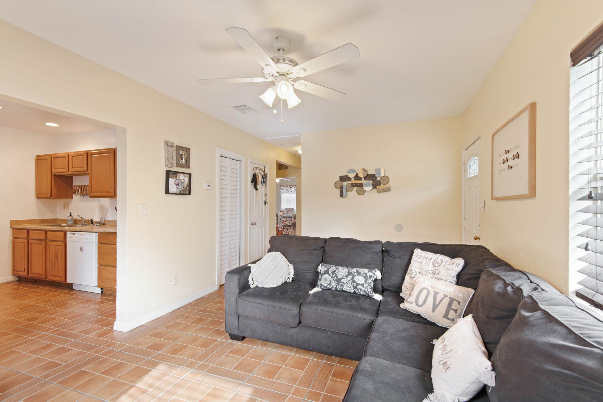 704 Lincoln Ave, Tarpon Springs, FL 34689 HDShowings Real Estate
