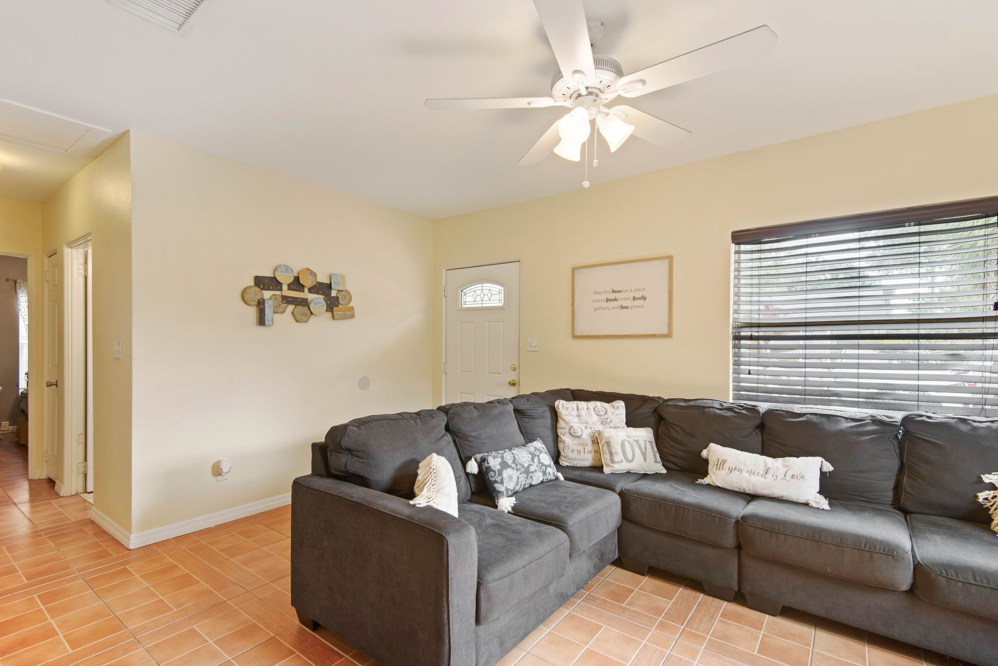 704 Lincoln Ave, Tarpon Springs, FL 34689 HDShowings Real Estate