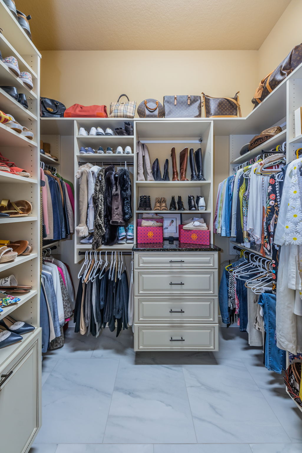Master Bedroom Walk-in Closet1