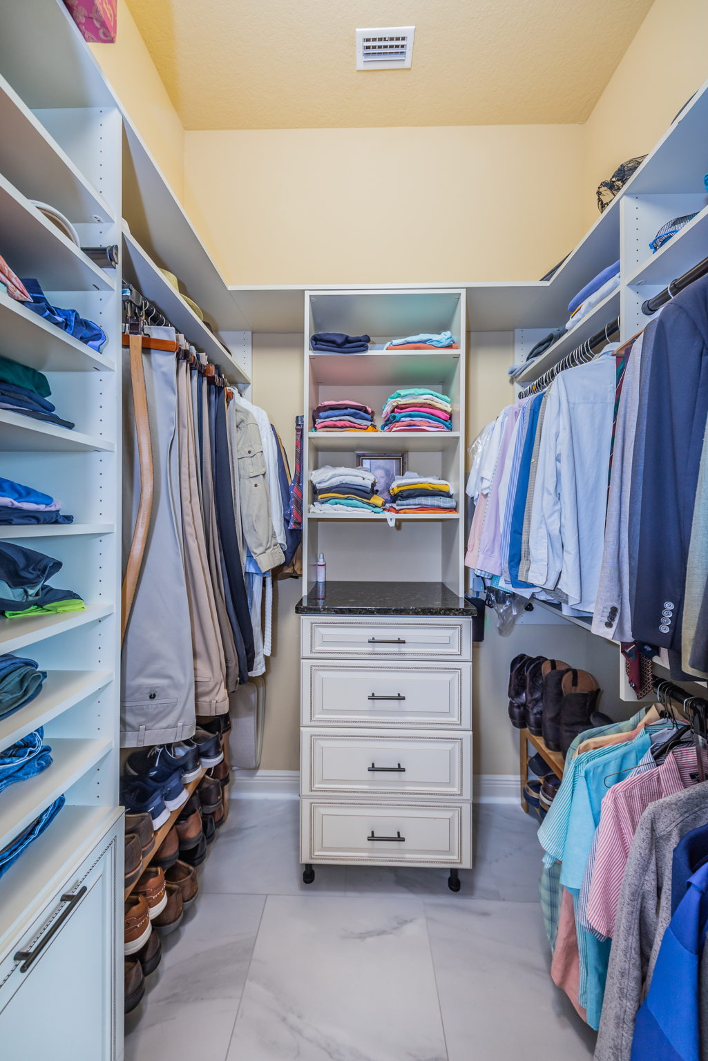 Master Bedroom Walk-in Closet2