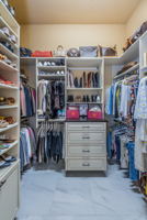 Master Bedroom Walk-in Closet1