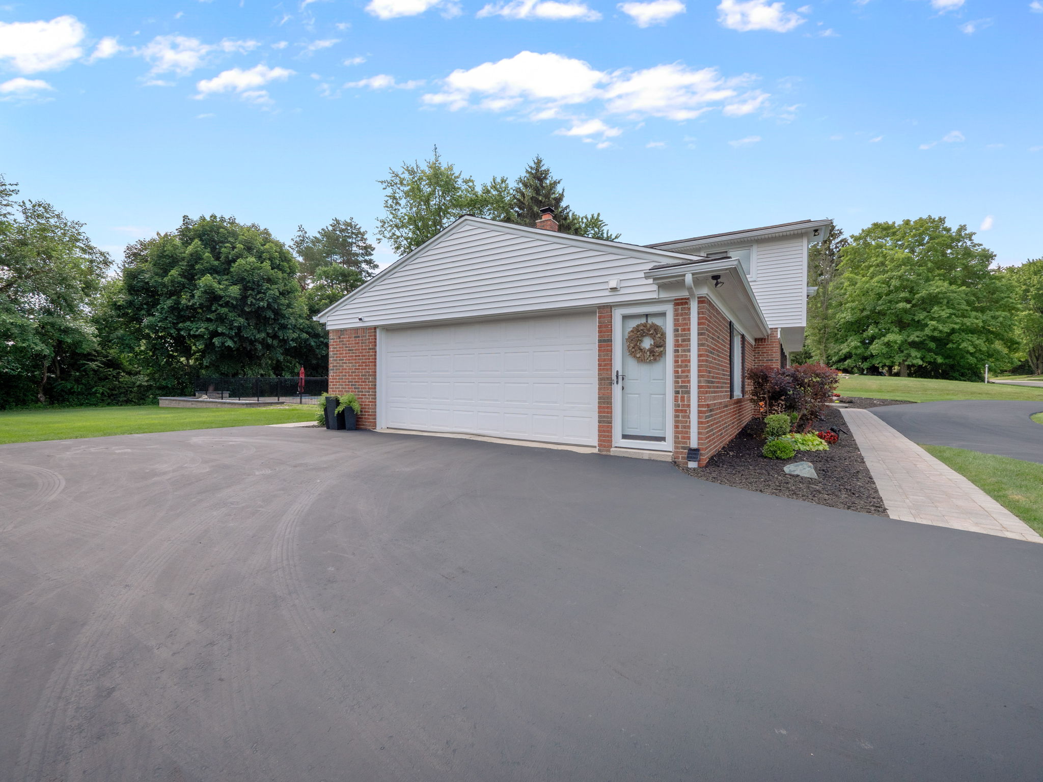 5833 Cochise Dr, West Bloomfield Township, MI 48322, USA Photo 4