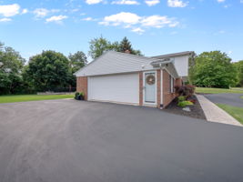 5833 Cochise Dr, West Bloomfield Township, MI 48322, USA Photo 3