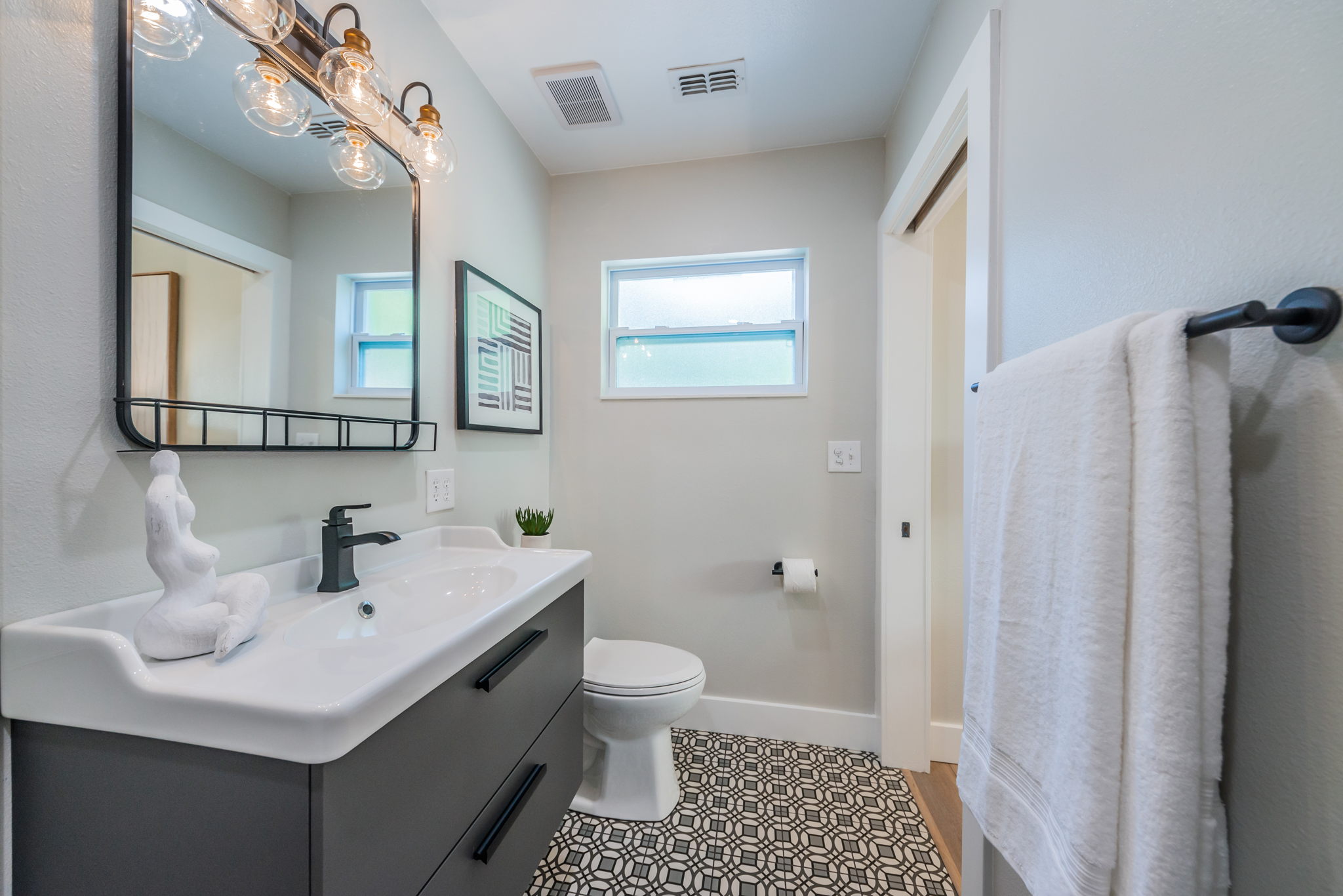 Master Bathroom1c