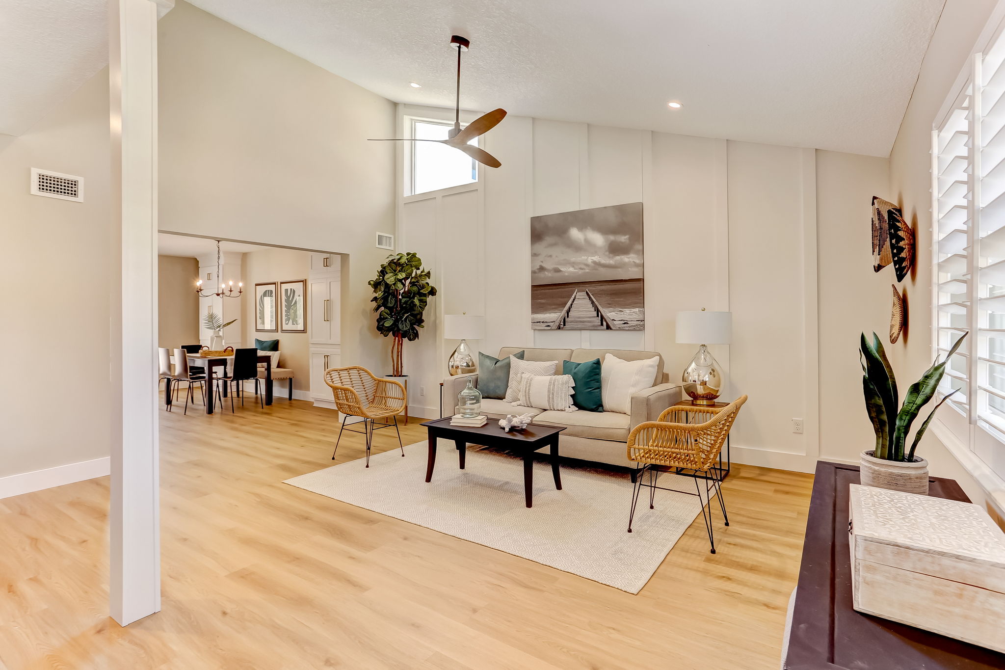 Foyer/Living Room