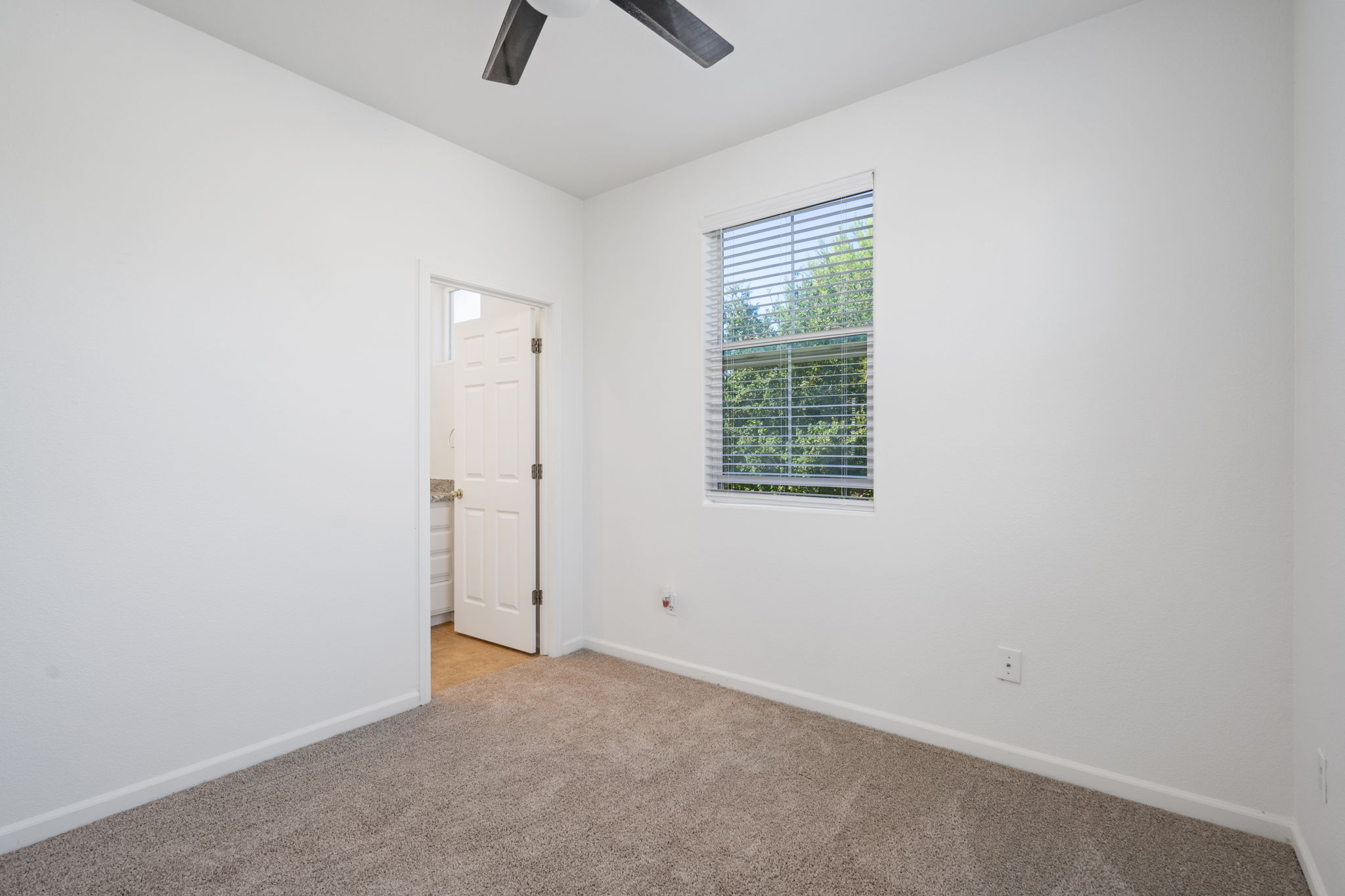 3020 Tice Creek Way, Sacramento, CA 95833, USA Photo 12