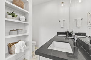 105 W 55th 1/2 St, Austin, TX 78751, USA Photo 16