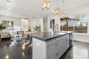 105 W 55th 1/2 St, Austin, TX 78751, USA Photo 8