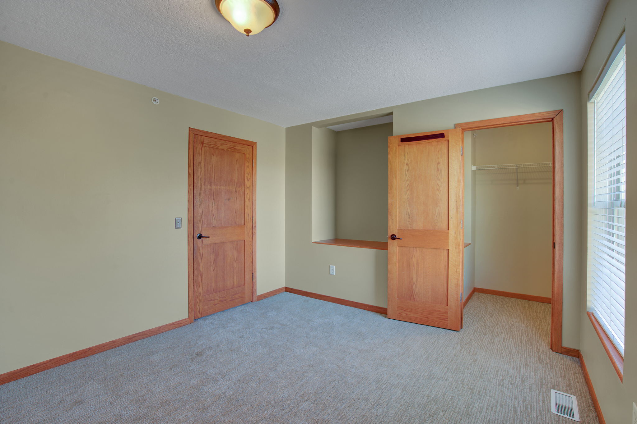 19 W 38th St #302, Minneapolis, MN 55409, US Photo 46