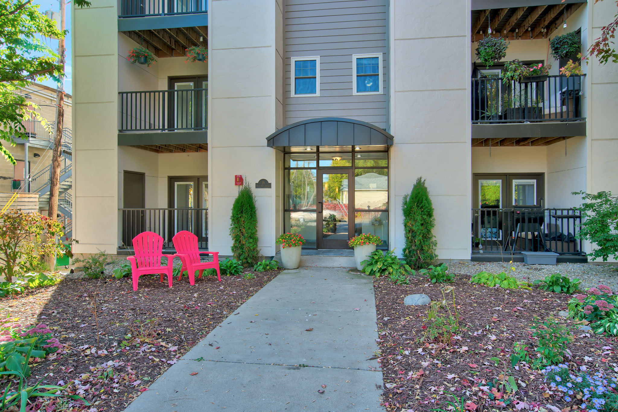 19 W 38th St #302, Minneapolis, MN 55409, US Photo 3