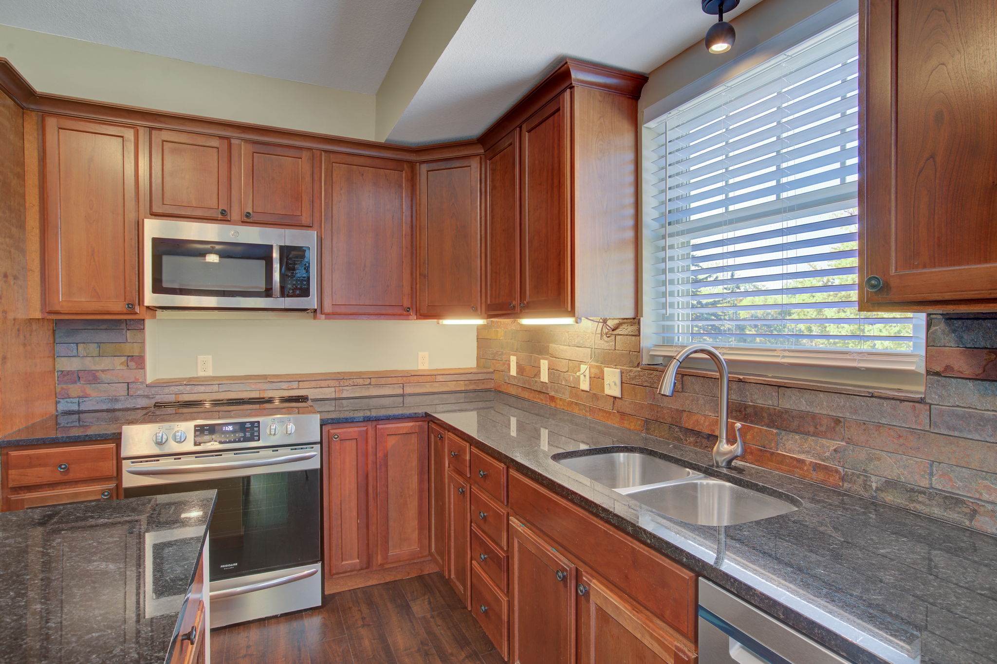 19 W 38th St #302, Minneapolis, MN 55409, US Photo 31