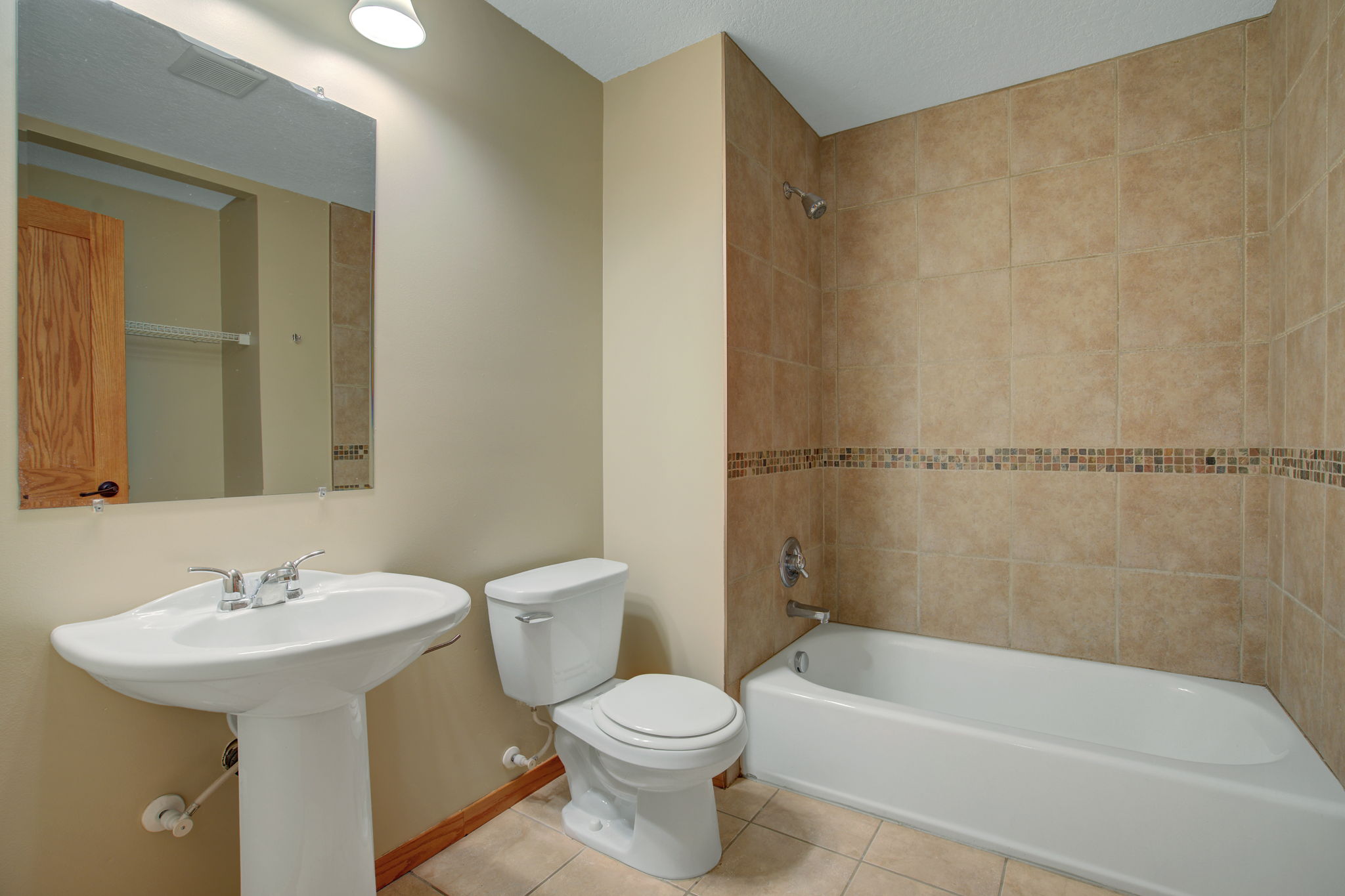 19 W 38th St #302, Minneapolis, MN 55409, US Photo 47