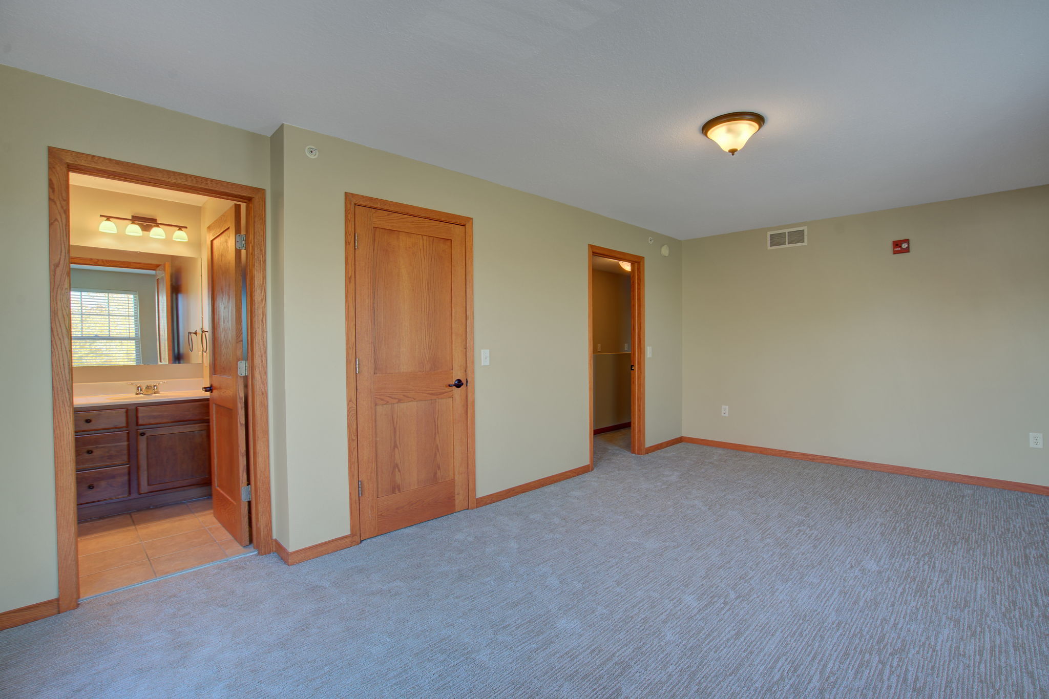 19 W 38th St #302, Minneapolis, MN 55409, US Photo 50