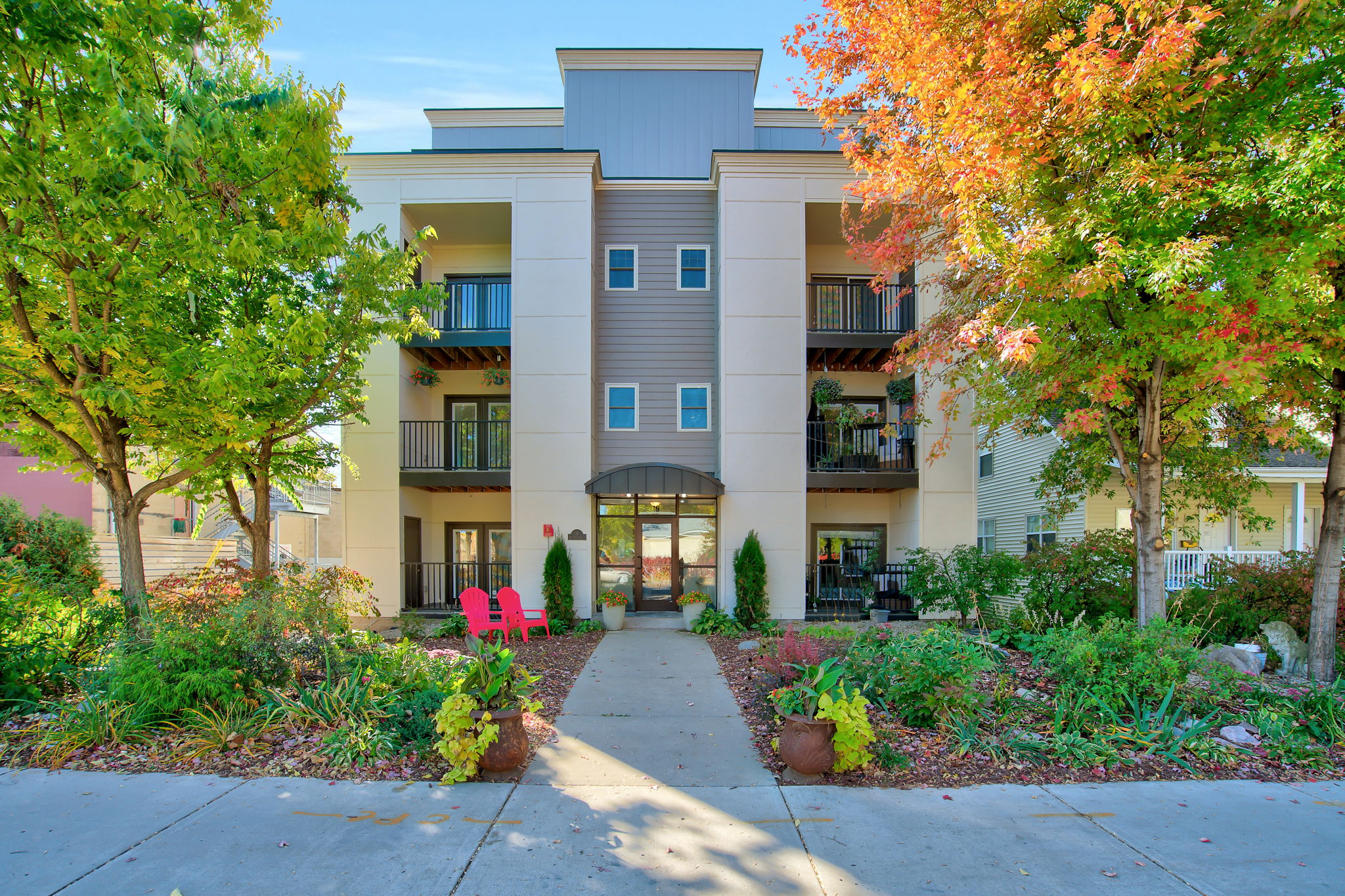 19 W 38th St #302, Minneapolis, MN 55409, US Photo 1