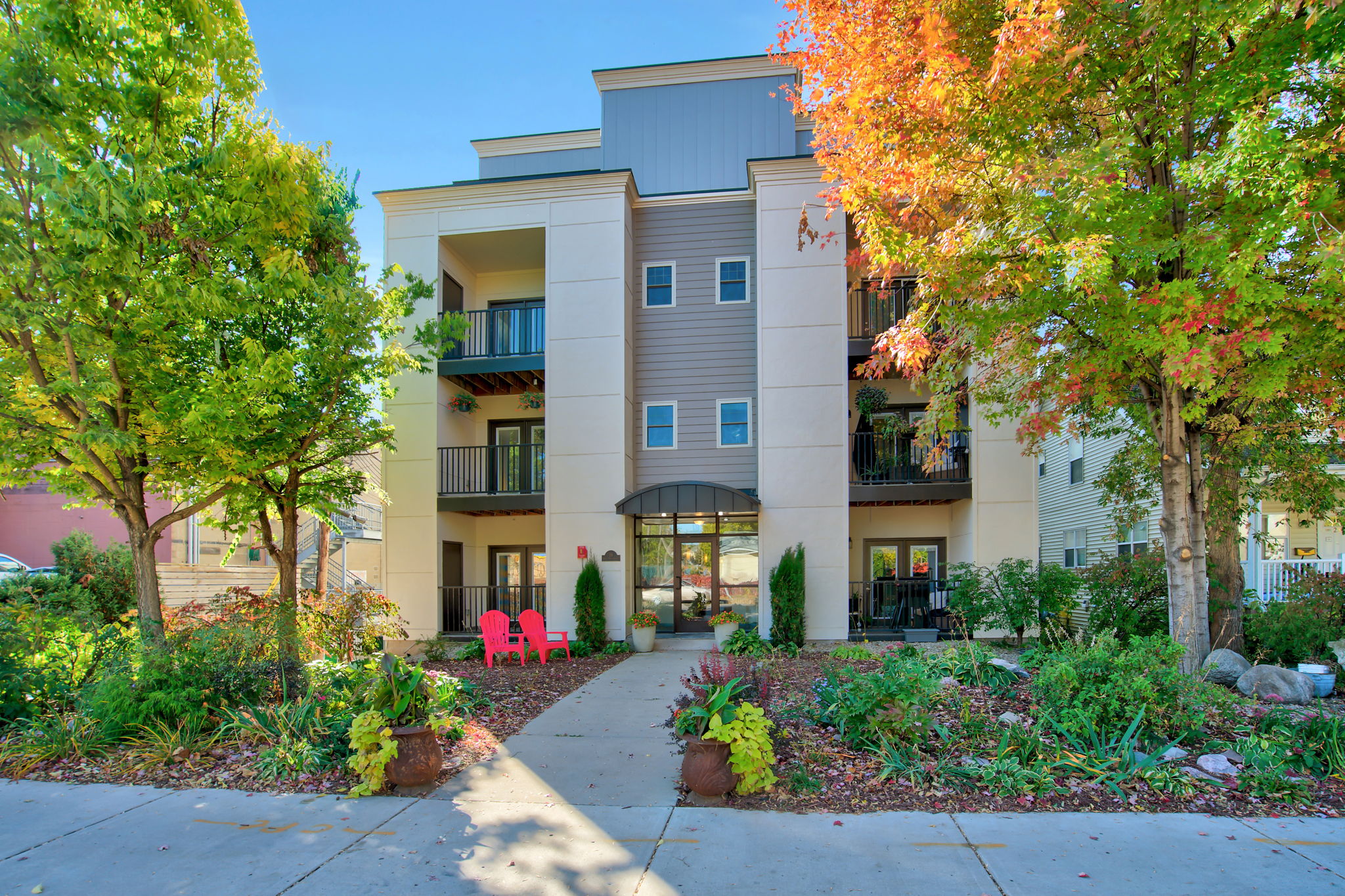 19 W 38th St #302, Minneapolis, MN 55409, US Photo 2