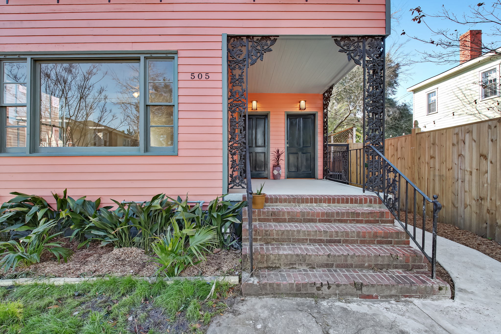 Front Porch/Entrance