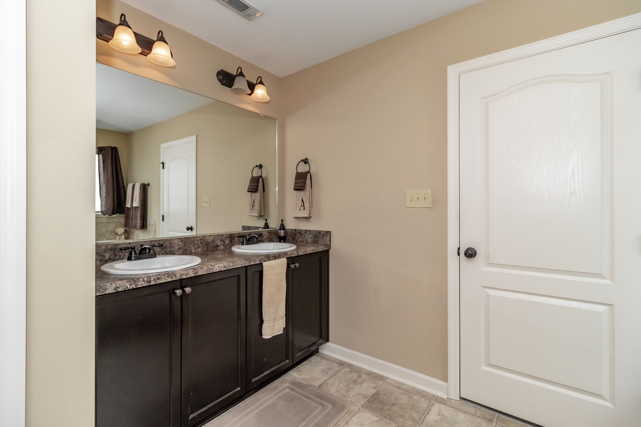 Owner's En-Suite Bath