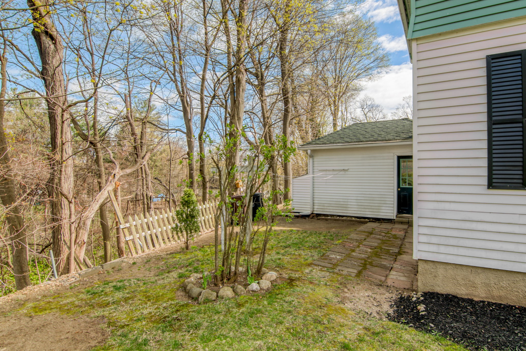 19 Fairview St, Westfield, MA 01085 Seven Roads Media