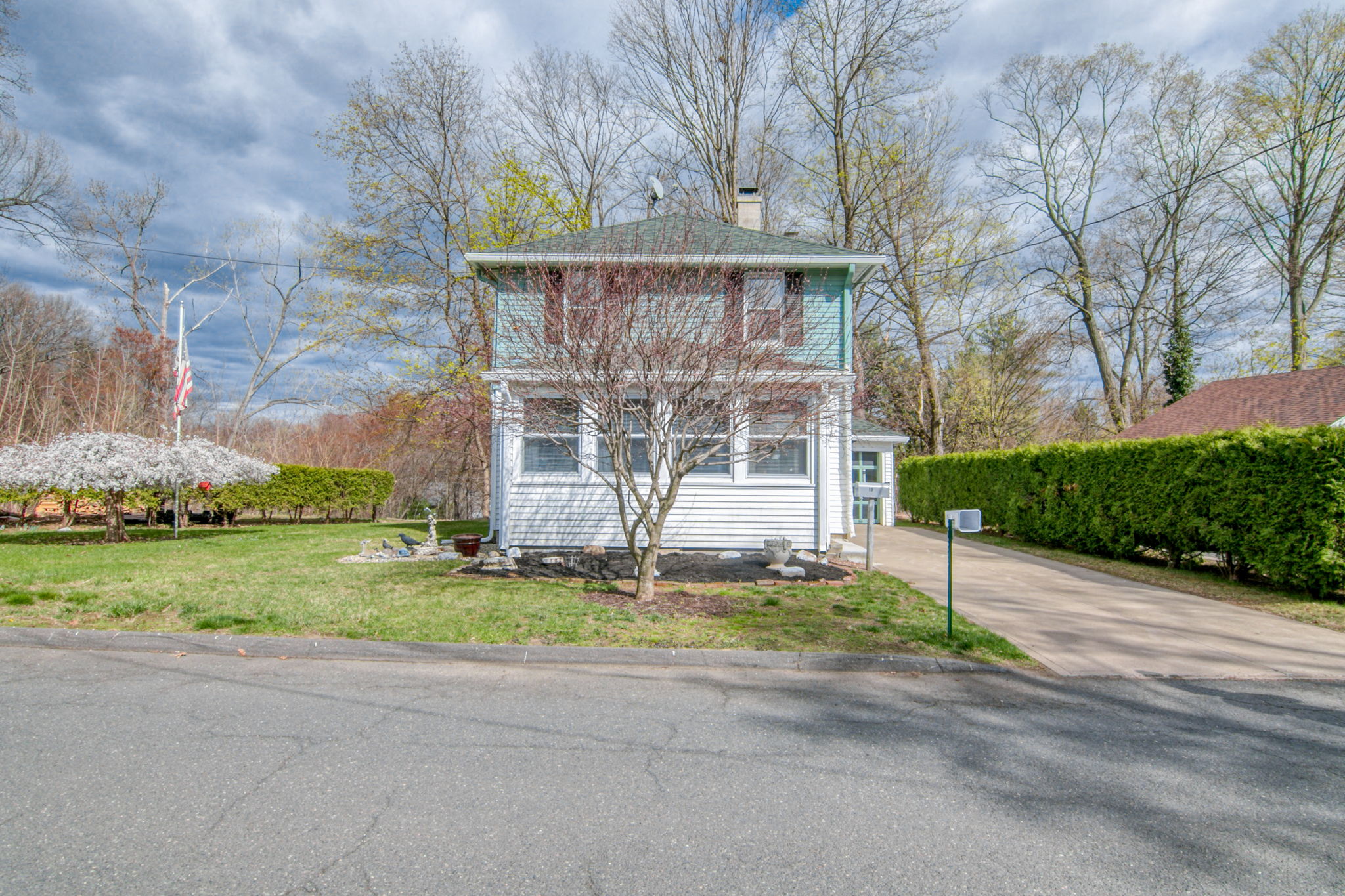 19 Fairview St, Westfield, MA 01085 Seven Roads Media