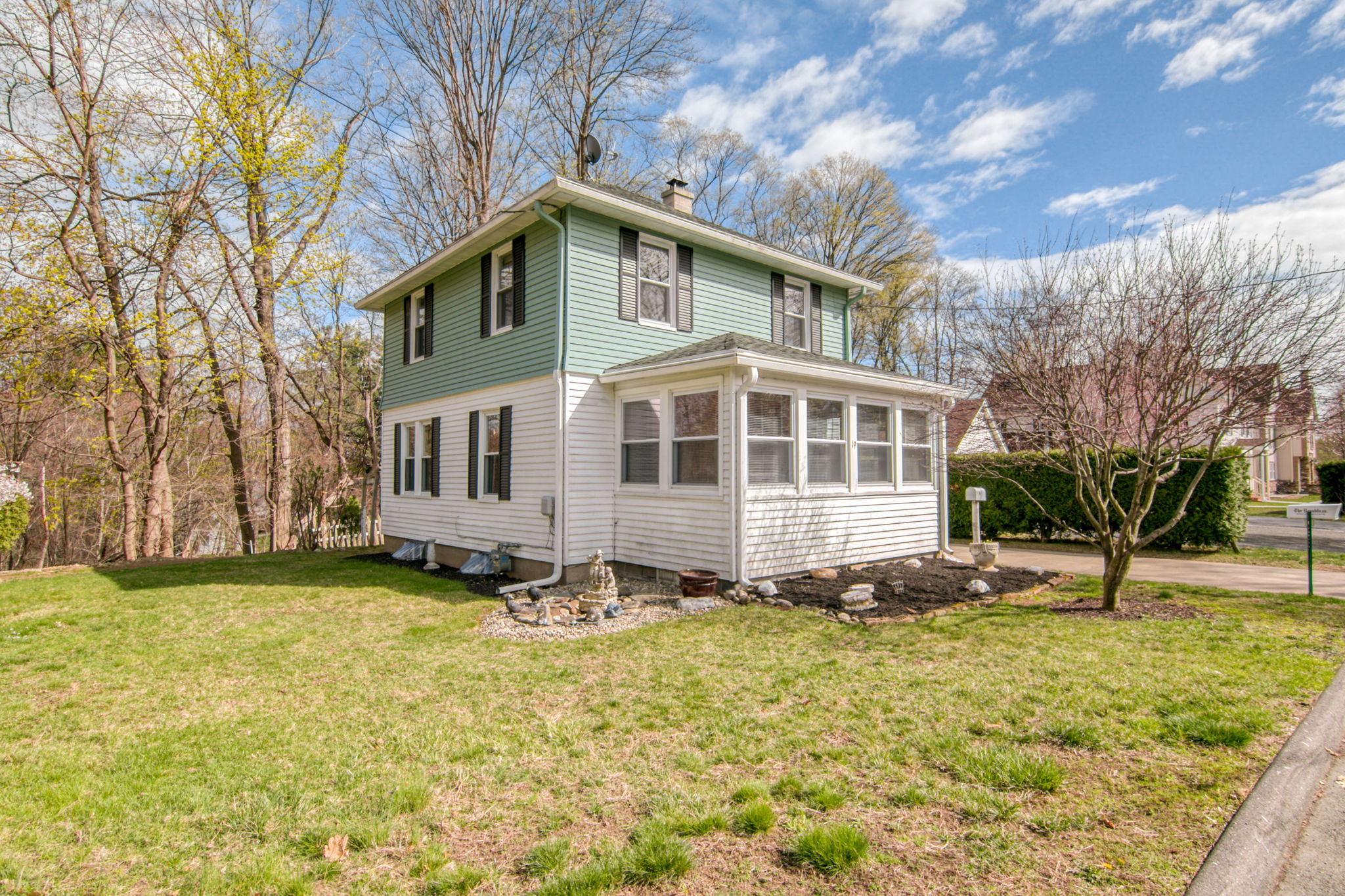 19 Fairview St, Westfield, MA 01085 Seven Roads Media