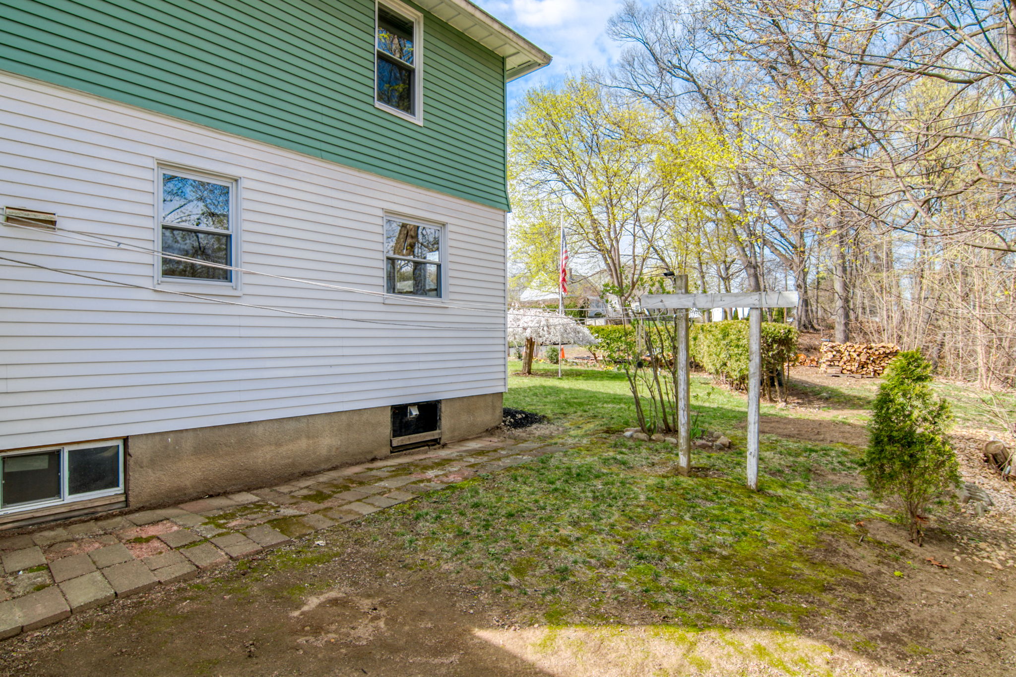 19 Fairview St, Westfield, MA 01085 Seven Roads Media