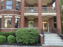 58 Neal St Unit 1, Portland, ME 04102, US Photo 9